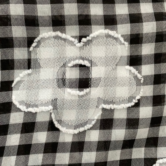 ALFRED DUNNER Women’s Top Black White Check w/Embroidered Flowers Size PXL NWOT - Picture 3 of 5